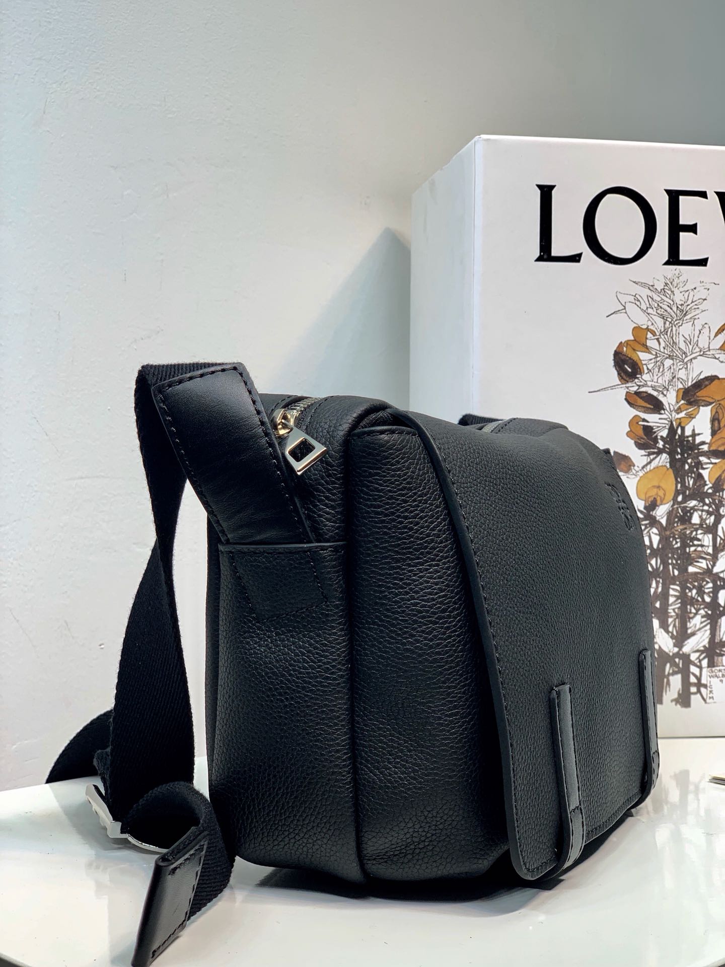 LOEWE罗意威 Military Messenger最新版信使包 0339黑色