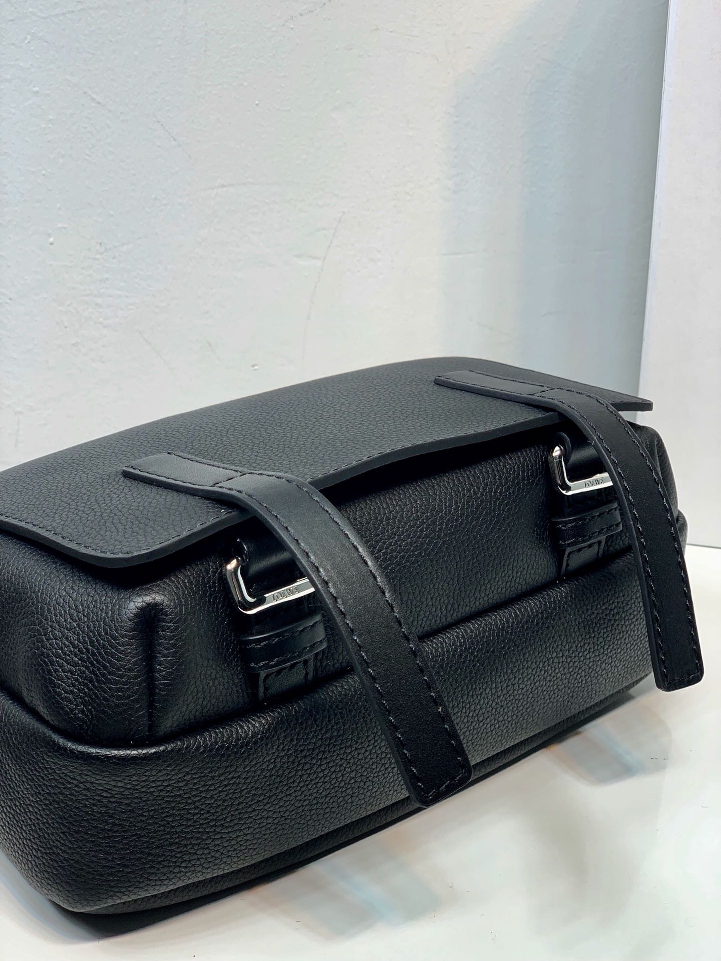 LOEWE罗意威 Military Messenger最新版信使包 0339黑色