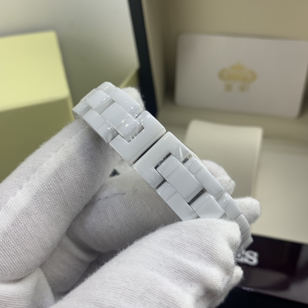Chanel 皇家 香奈儿J12陶瓷女款腕表