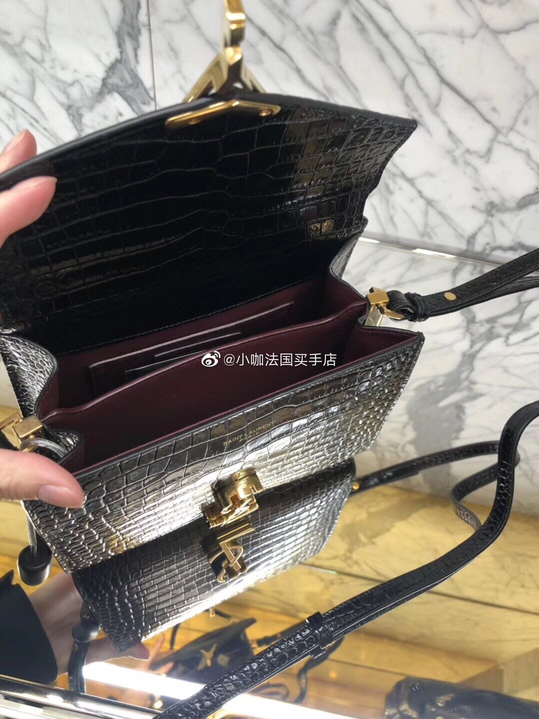 YSL 𝐂𝐚𝐬𝐬𝐚𝐧𝐝𝐫𝐚 Mini 20CM 鳄鱼纹手拎包 602716黑色/金扣