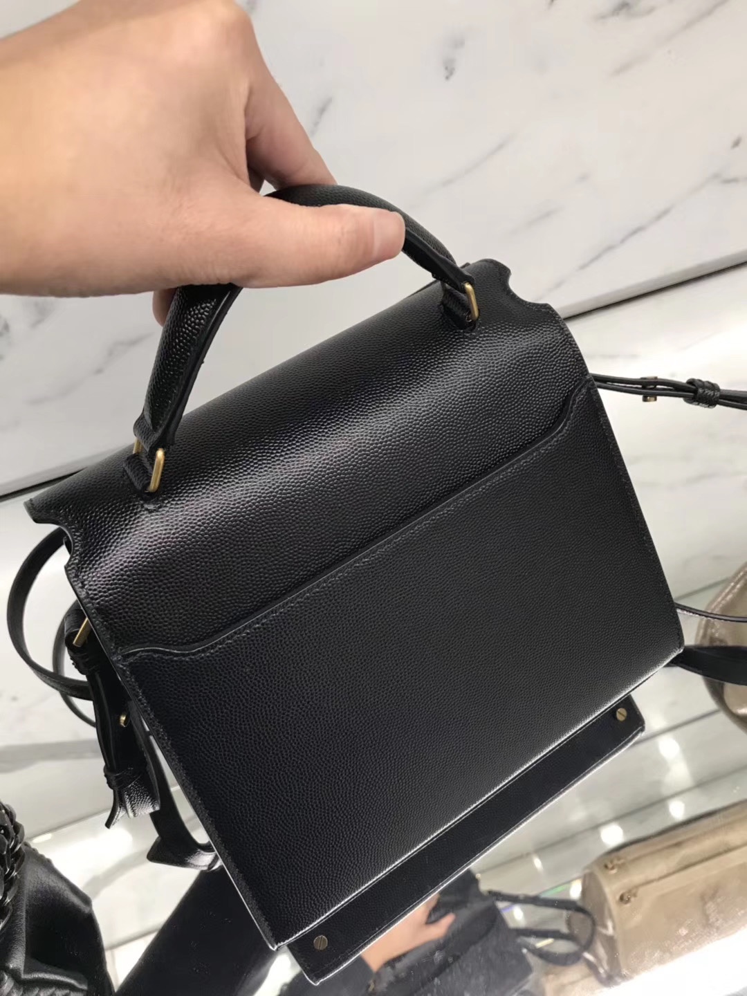 YSL 𝐂𝐚𝐬𝐬𝐚𝐧𝐝𝐫𝐚 Mini 20CM 鱼子酱纹手拎包 602716黑色/金扣