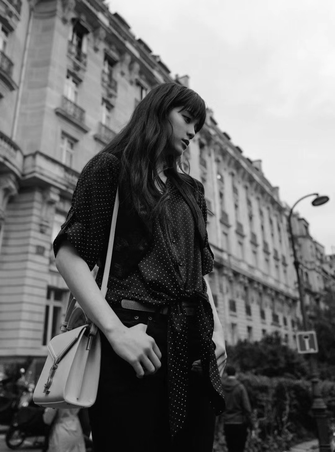 YSL 𝐂𝐚𝐬𝐬𝐚𝐧𝐝𝐫𝐚 Mini 20CM 鱼子酱纹手拎包 602716白色/金扣