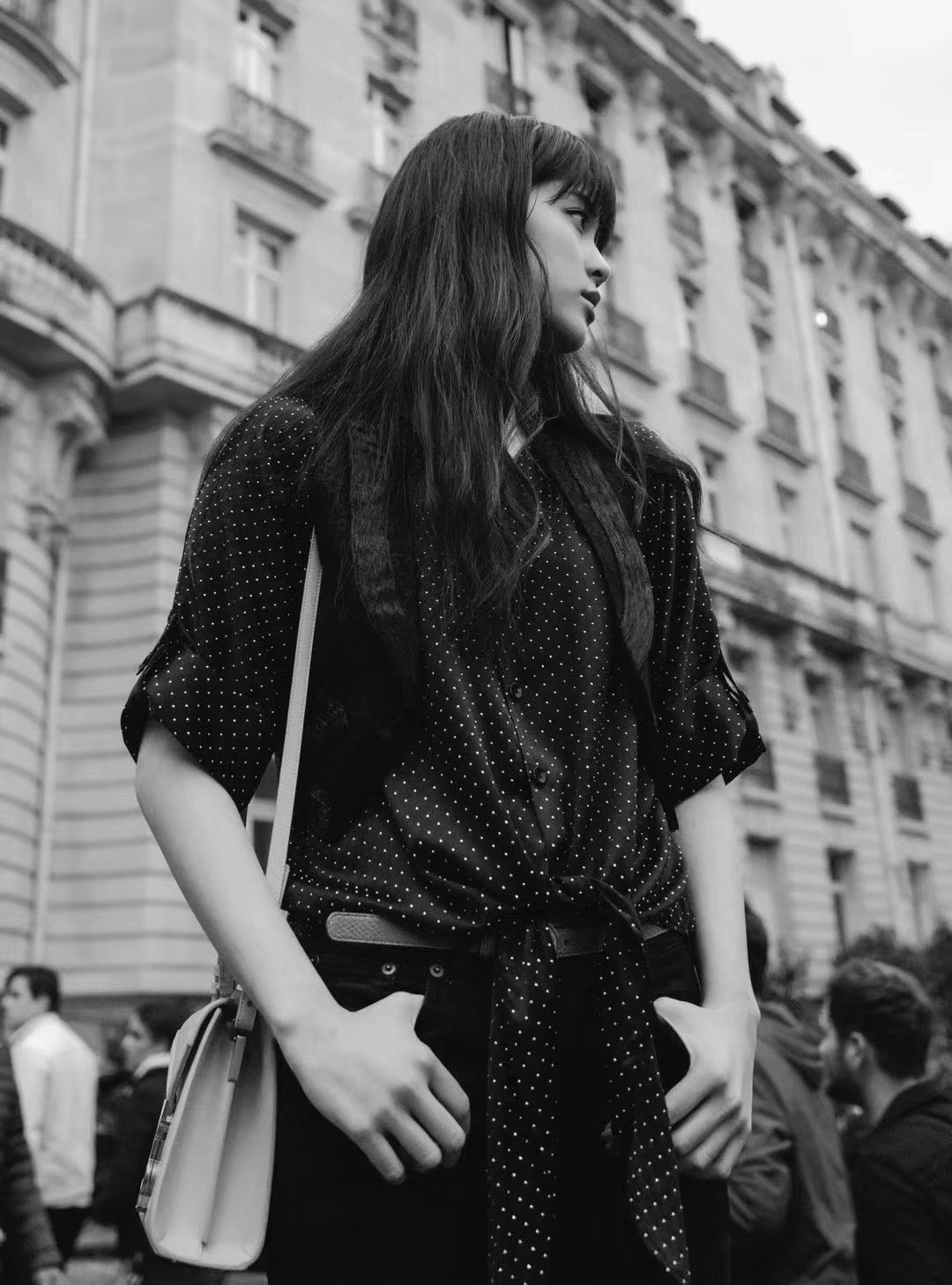 YSL 𝐂𝐚𝐬𝐬𝐚𝐧𝐝𝐫𝐚 Mini 20CM 鱼子酱纹手拎包 602716白色/金扣