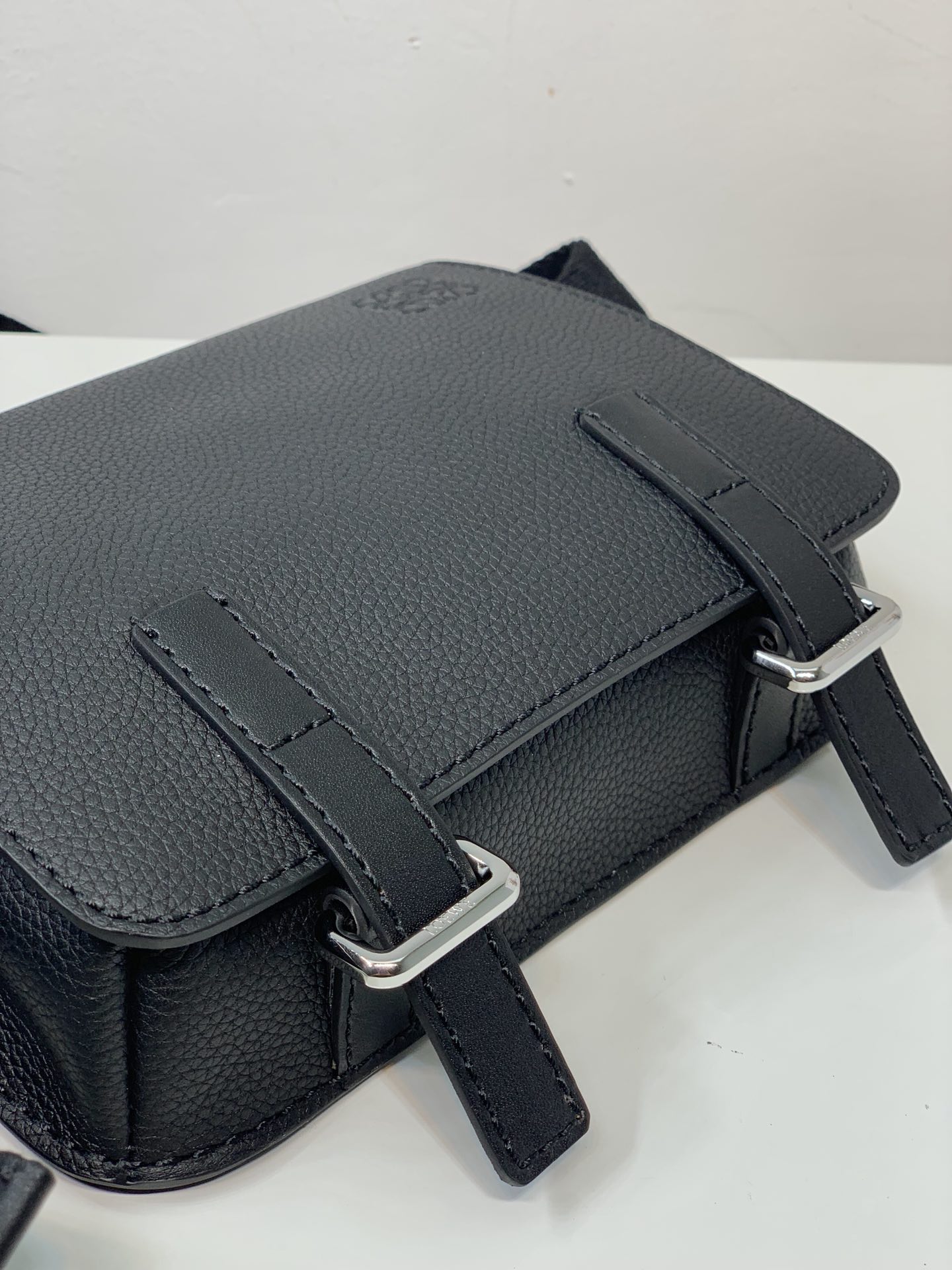 LOEWE罗意威 柔软粒面牛皮革军用腰包 0525