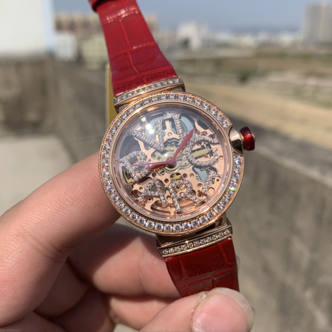 Bvlgari 宝格丽女表镂空镶钻腕表