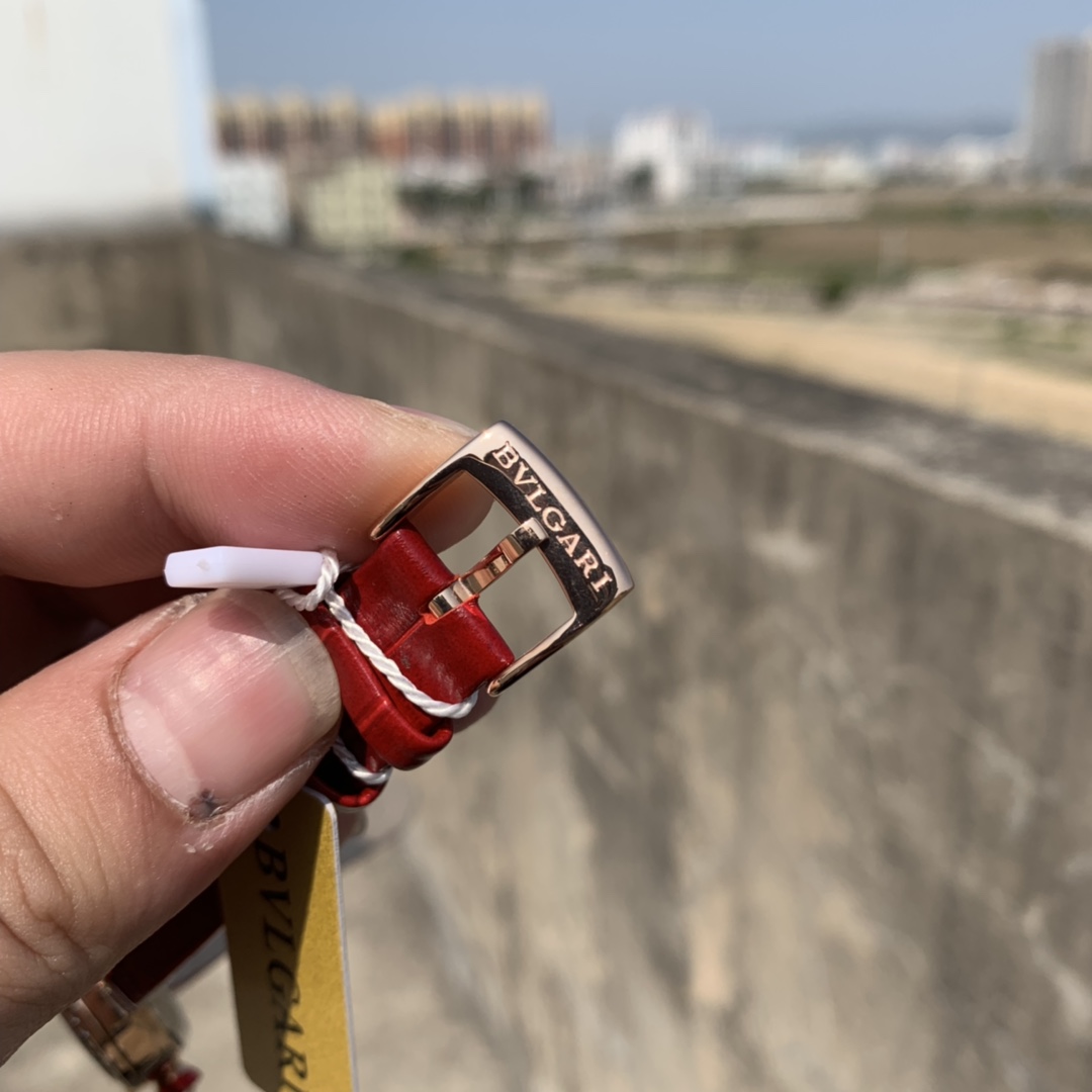Bvlgari 宝格丽女表镂空镶钻腕表