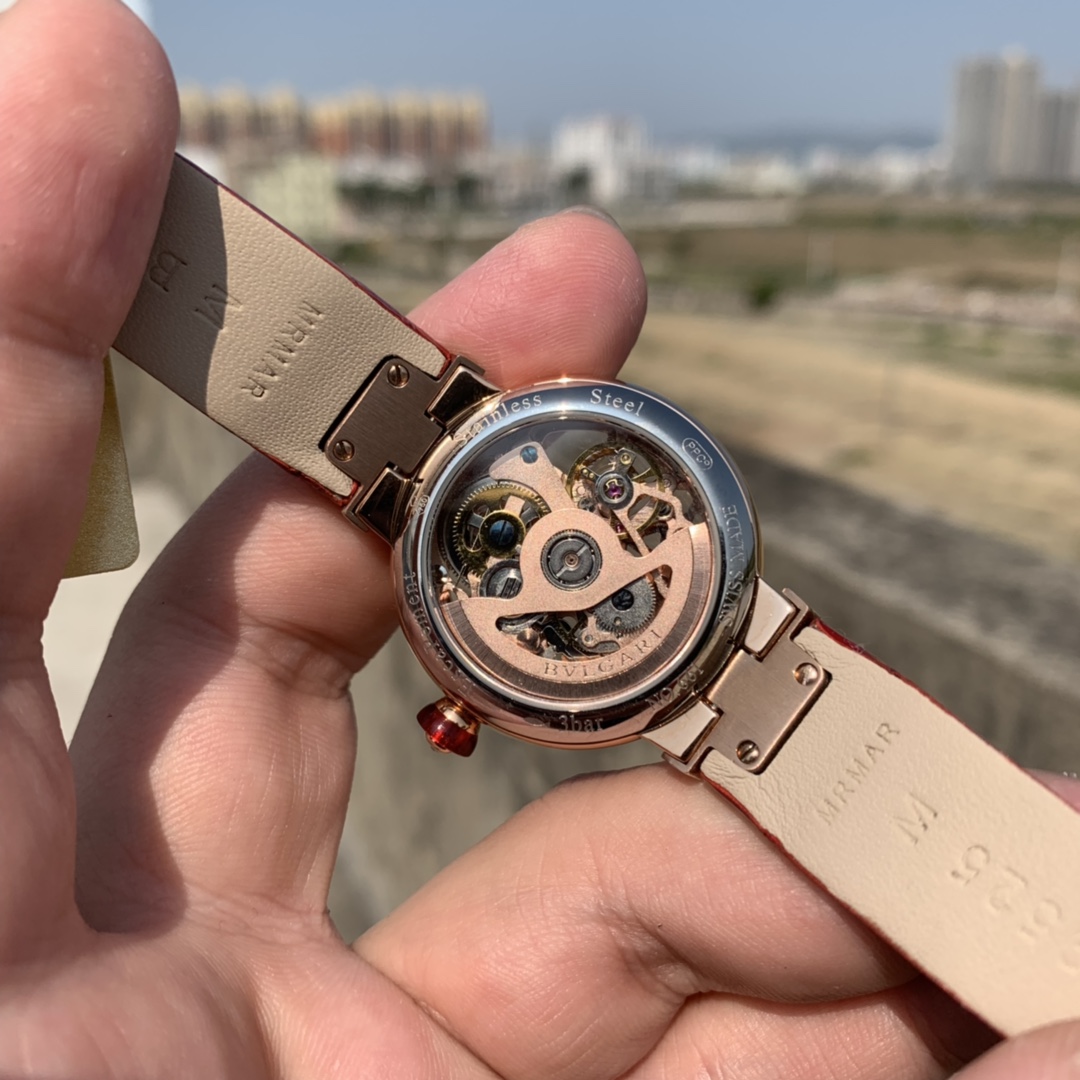 Bvlgari 宝格丽女表镂空镶钻腕表