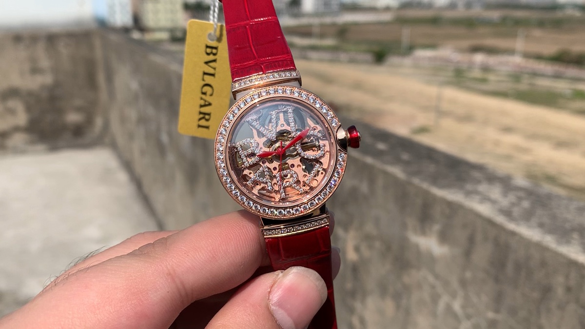 Bvlgari 宝格丽女表镂空镶钻腕表视频欣赏
