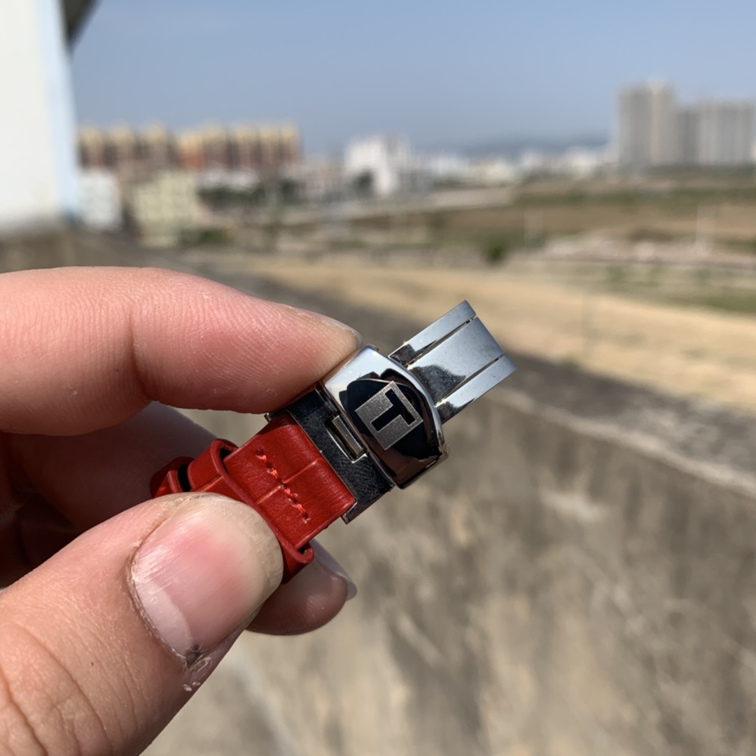 Unknown 天梭女表大红色表带