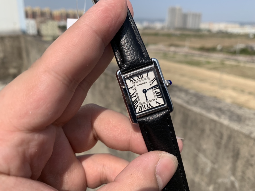 Cartier 卡地亚坦克系列女款腕表