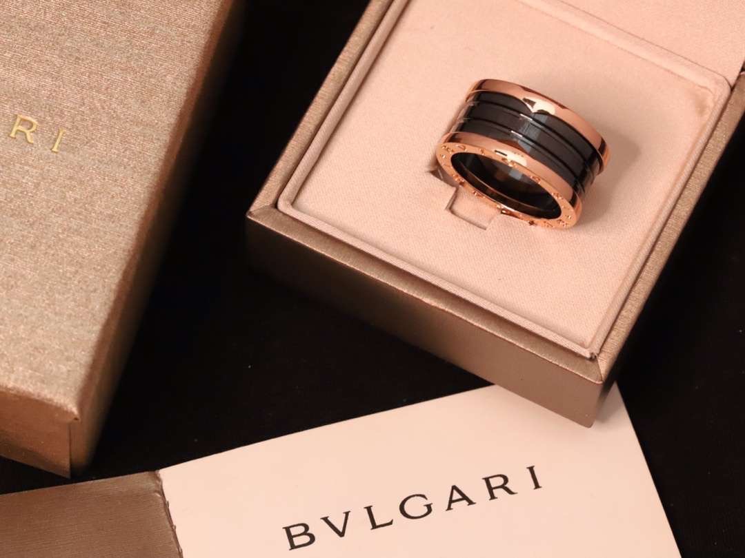 Bvlgari 极光之恋BV宝格丽陶瓷戒指 的永远都是广为流传最 ，男、女都可以