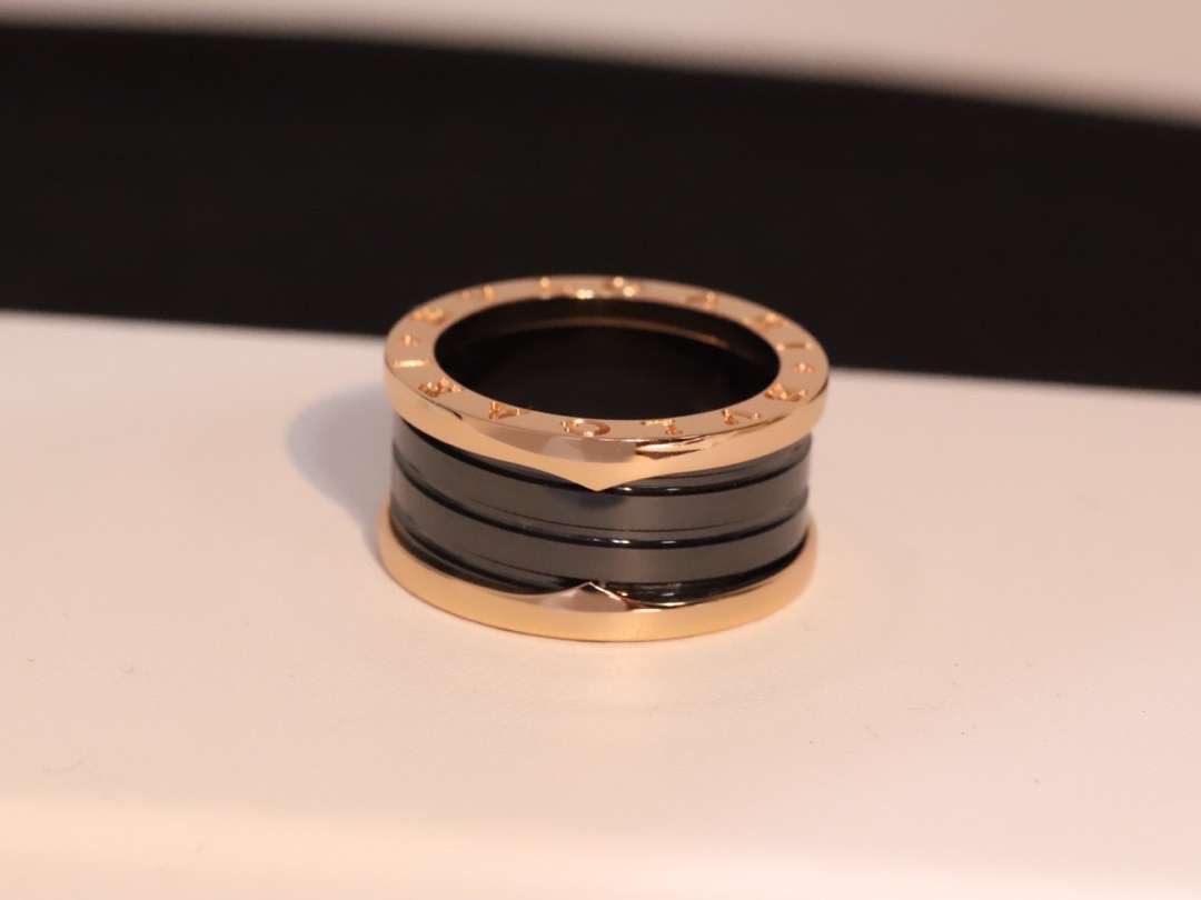 Bvlgari 极光之恋BV宝格丽陶瓷戒指 的永远都是广为流传最 ，男、女都可以