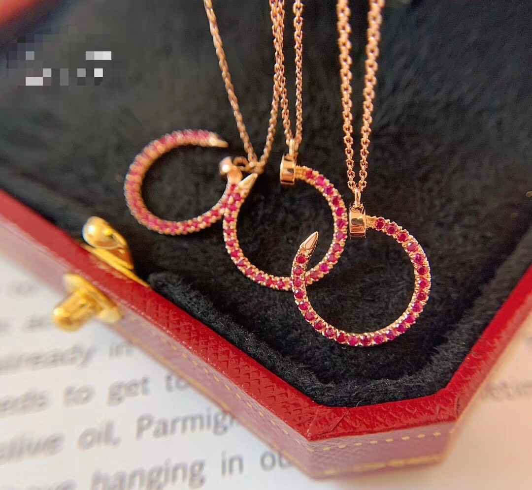 NO:102718,This is my Valentine's Day gift. The precious timepiece engraves the happy time, shining rubies decorate the warm wishes, 