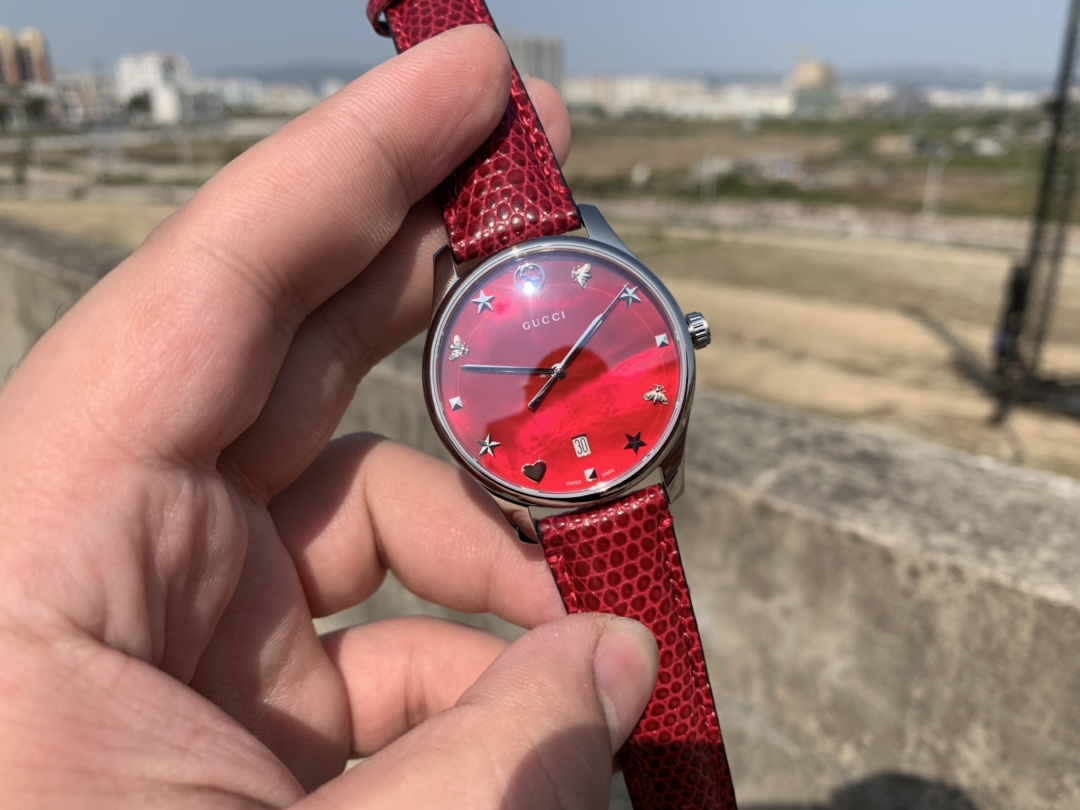 Gucci 古驰双G大红贝壳红女表腕表