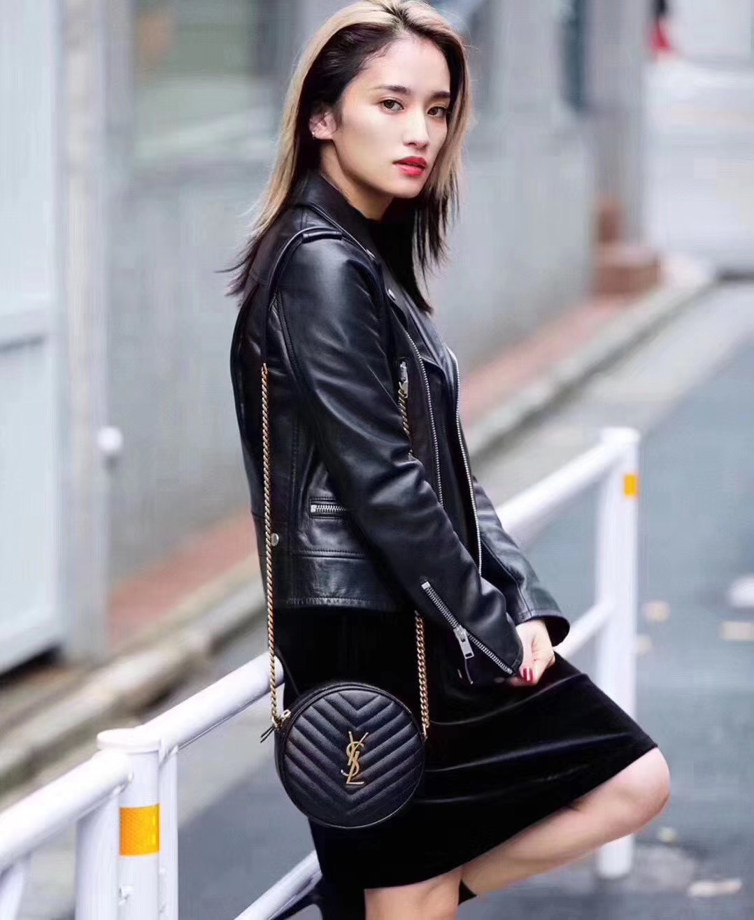 Saint laurent Ysl 最新VINYLE鱼子酱小圆包 610436黑色