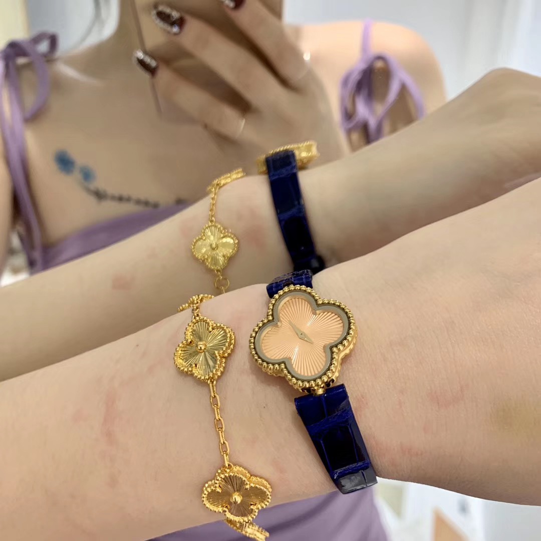 Van Cleef & Arpels 2020年最新品梵克雅宝“Sweet Alhambra ”系列表达幸运、健康、财富、爱慕等美好寓意 “每一分每一秒幸运相随” 重新诠释护身符一般的四叶草
