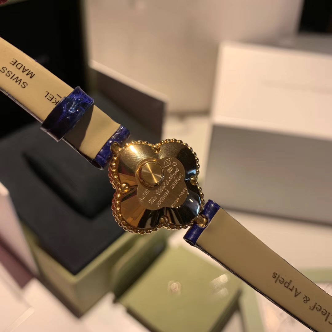 Van Cleef & Arpels 2020年最新品梵克雅宝“Sweet Alhambra ”系列表达幸运、健康、财富、爱慕等美好寓意 “每一分每一秒幸运相随” 重新诠释护身符一般的四叶草