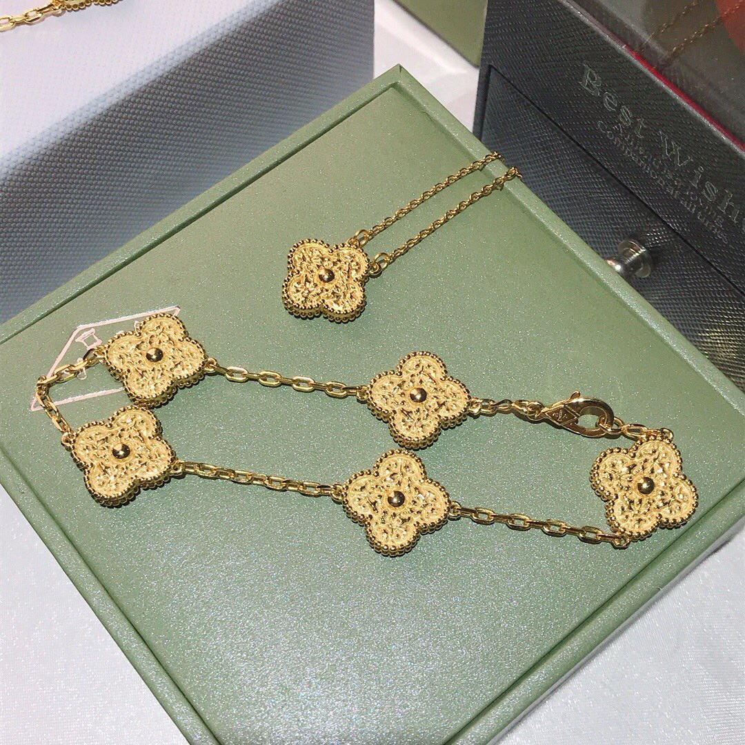 NO:360481,Spot Vintage Alhambra bracelet/necklace Yellow K gold stamping craftsmanship, Vca bracelet Vac necklace, necklace, bracelet19860909现货Vintage Alhambra手链/项链 黄K金 烫金工艺,Vca手链Vac项链,necklace,bracelet,Jewelry