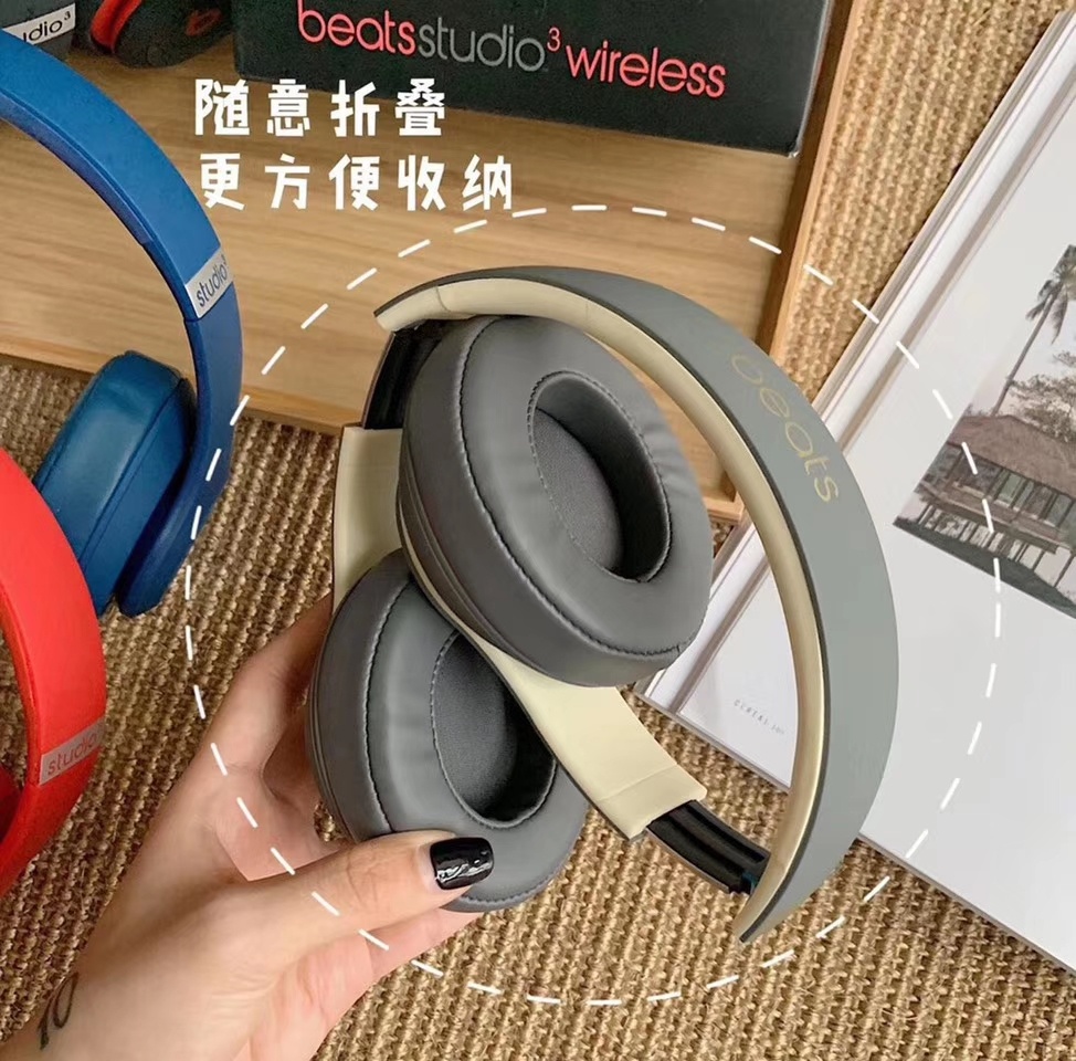 售价:58💰魔音耳机篇☯️柏林自带版(IOS正版弹窗得物官网渠道货)区别通货几十块钱,solo3代高端柏林之声,全套包装𝐁𝐞𝐚𝐭𝐬 𝐒𝐭𝐮𝐝𝐢𝐨𝟑 𝐖𝐢𝐫𝐞𝐥𝐞𝐬𝐬无线蓝牙🎧头戴式耳机⑦色开炸声音不设线#带弹窗版!魔声最强性价比版本✨
【带弹窗!带弹窗!带弹窗!】⚠
买耳机就认准这个b!耳机中的潮流教主!小红书已爆!!
(红色/黑红/灰金/黑金/黑色/蓝色/白色)
情怀款,兄弟们必入啊!为声音而造,为感情而生!
无线本该如此!条形码可扫,成本降到最低!渠道货手慢无!
无线聆听,尽显本色,⚠打开电源就能连接到手机,弹窗即显示,连接后即显示电量!⚠长时间续航,打动内心的be@ts聆听体验,为你释放出音乐的魅力!
畅享音乐,拒绝噪音,拥有精准调音的声学系统,感应式的主动消噪,实时音频校准,密闭隔音,静听天籁!让你宛如身临其境!耳机界的颜值担当!拥有流畅的曲线和带有转轴的耳罩,自然贴合,成就更佳的舒适性和声音播放效果!!!
弃用手中的入耳式耳机吧,长时间使用入耳式会比头戴式对耳朵听力的影响高达百分之30!我们的耳朵是用来聆听这个世界的,所以保护耳朵,从带头戴式耳机做起!头戴式就认准Beats‼️