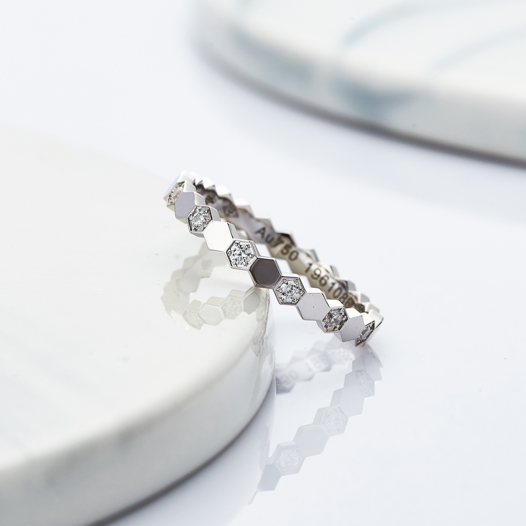 P105
码数港10/12/14/16 全网最齐码！两个色，强烈推荐一套戴，好看到没朋友！😝