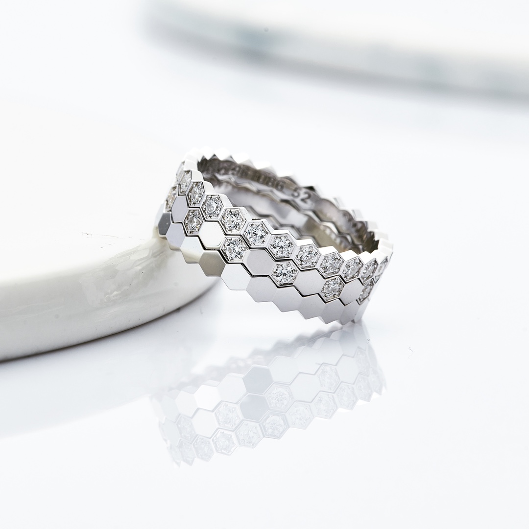 P105
码数港10/12/14/16 全网最齐码！两个色，强烈推荐一套戴，好看到没朋友！😝