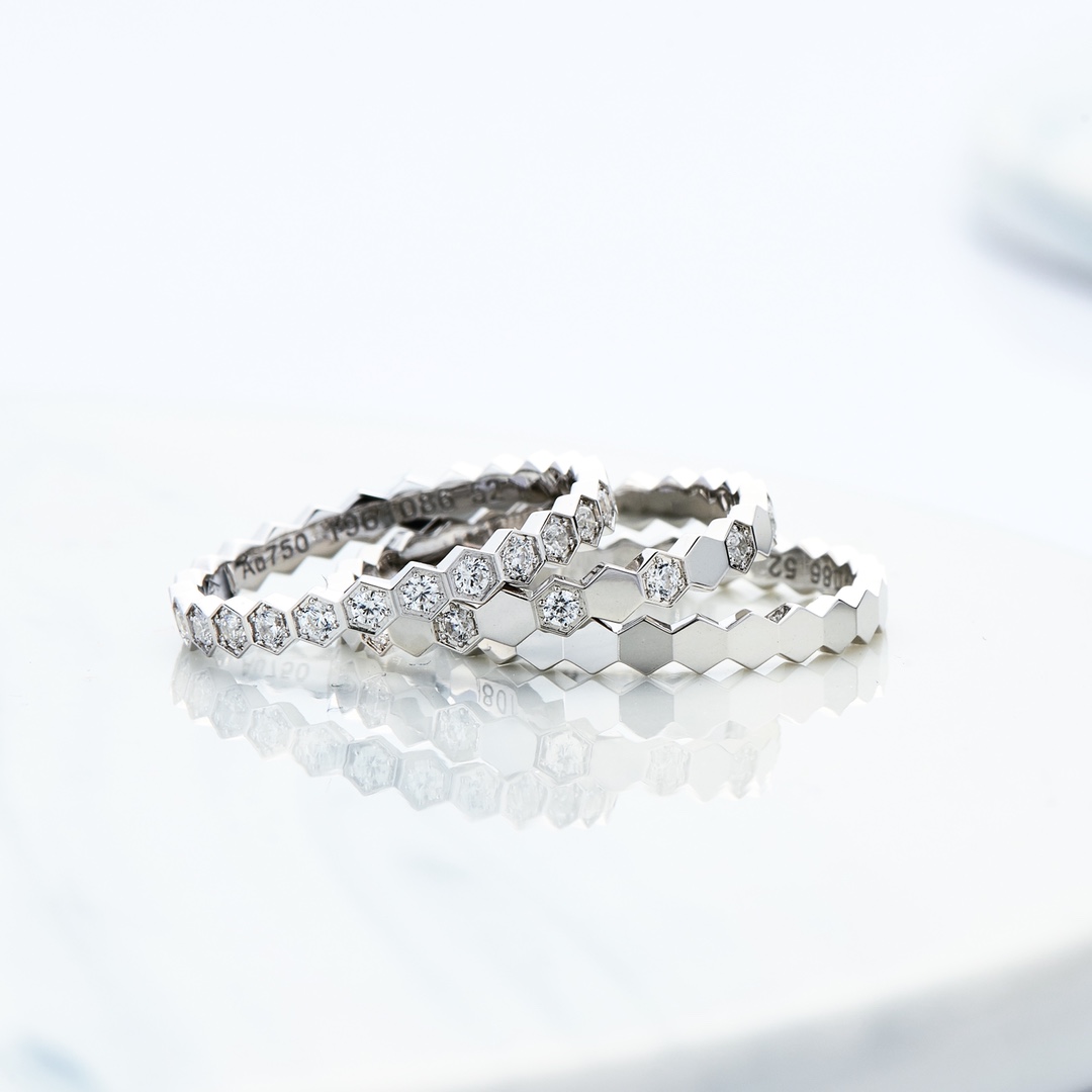 P105
码数港10/12/14/16 全网最齐码！两个色，强烈推荐一套戴，好看到没朋友！😝