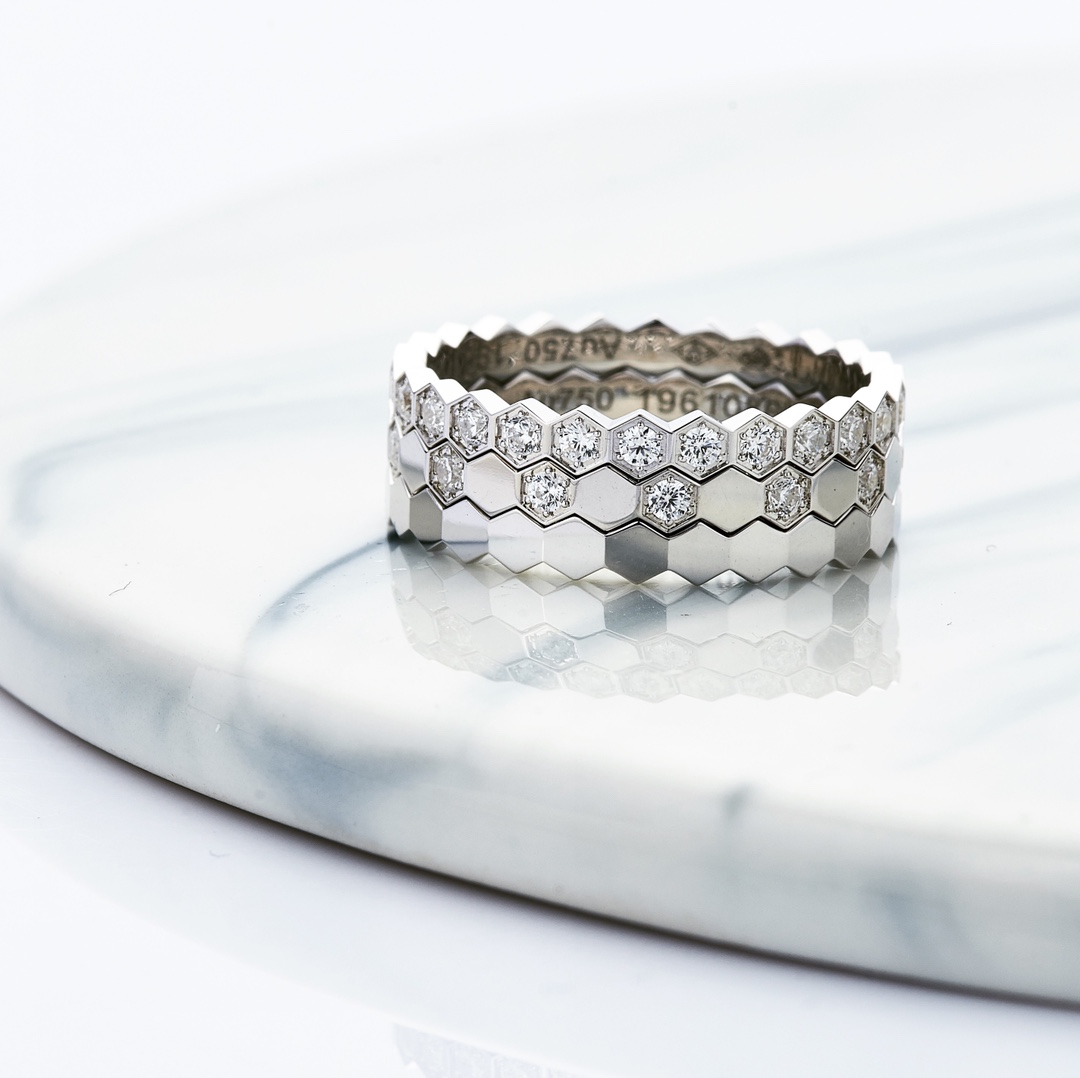 P105
码数港10/12/14/16 全网最齐码！两个色，强烈推荐一套戴，好看到没朋友！😝