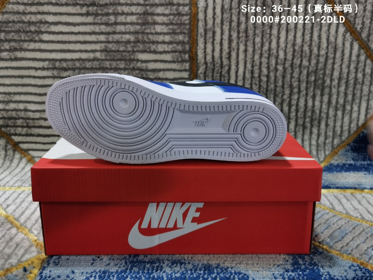 ♨价格:100(支持放店档口私聊)
♨码数:👉 如图所示👈🏻
♨编码:0000#200221-2DLD
♨简介:独家出货 校园风空军一号来袭 采用原鞋 原版 原楦 真标 真气垫 内增高 台湾进口小纤皮面
耐克校园空军一号男女鞋x 抖音同款x高街潮牌x Nike Air Force 1AC size:36 36.5 37 38.5 39 40 40.5 41 42 42.5 43 44 45