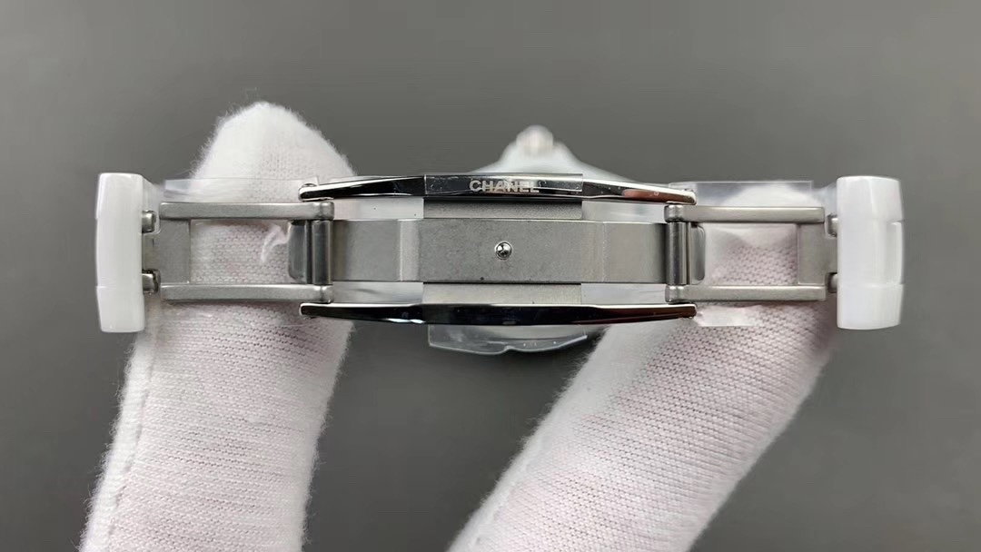 Chanel 香奈儿J12陶瓷女表腕表，33mm