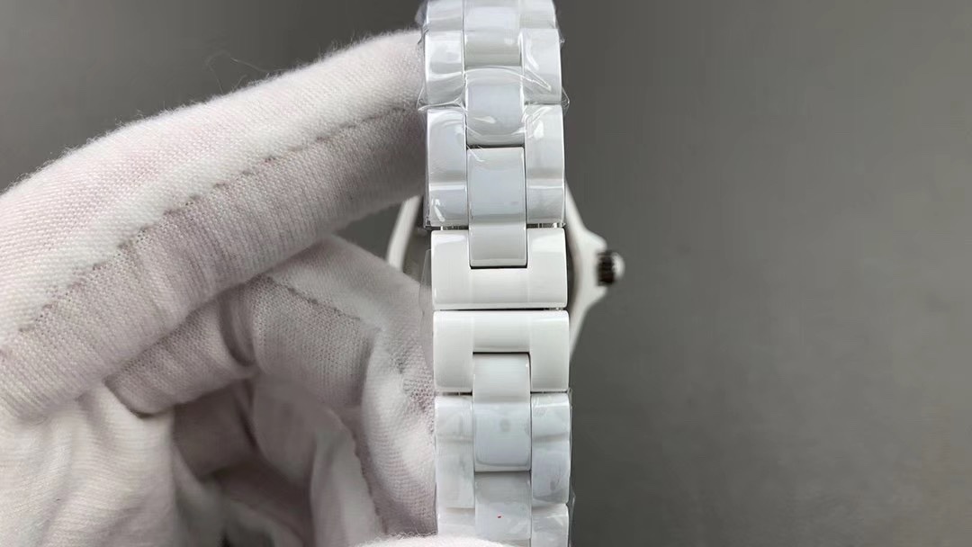 Chanel 香奈儿J12陶瓷女表腕表，33mm