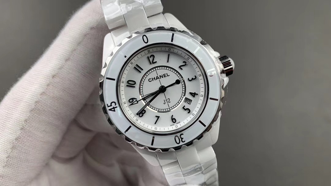 Chanel 香奈儿J12陶瓷女表腕表，33mm