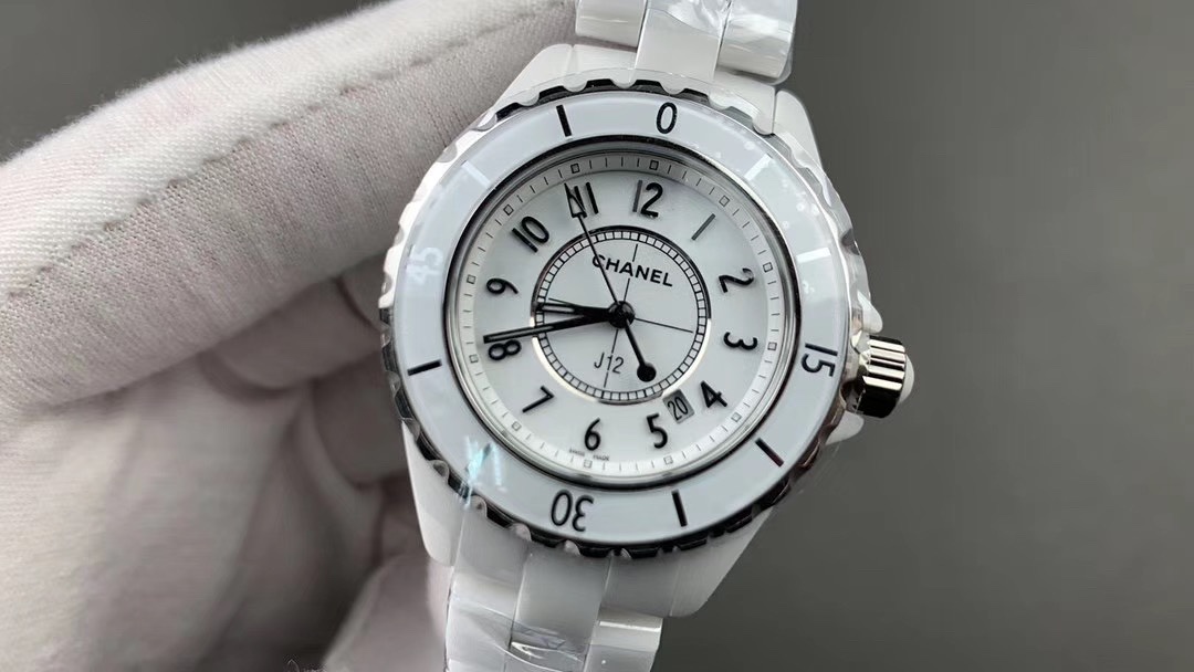 Chanel 香奈儿J12陶瓷女表腕表，33mm