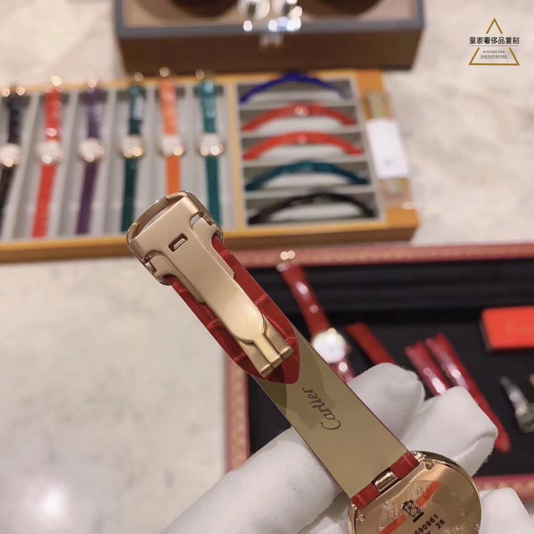 Cartier 卡地亚告白红气球，多种颜色鳄鱼皮，满足您对颜色的需求