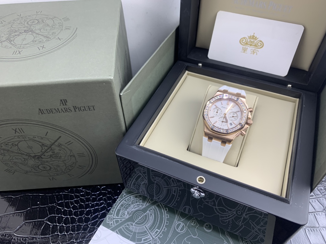 Audemars Piguet 皇家 爱彼女款镶钻腕表