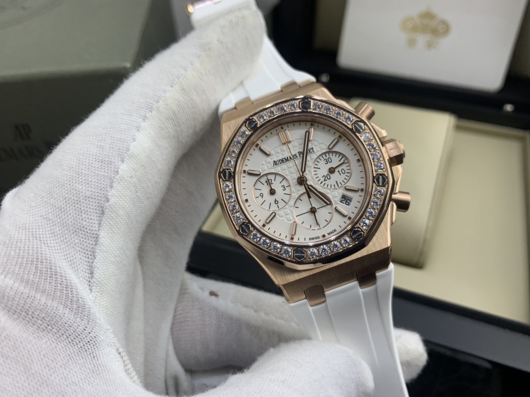 Audemars Piguet 皇家 爱彼女款镶钻腕表