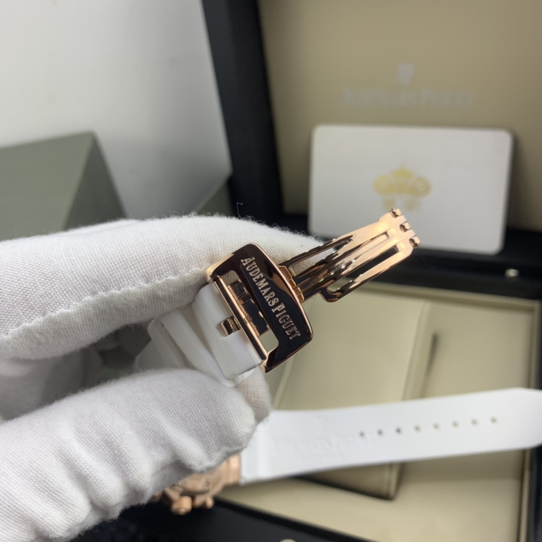 Audemars Piguet 皇家 爱彼女款镶钻腕表