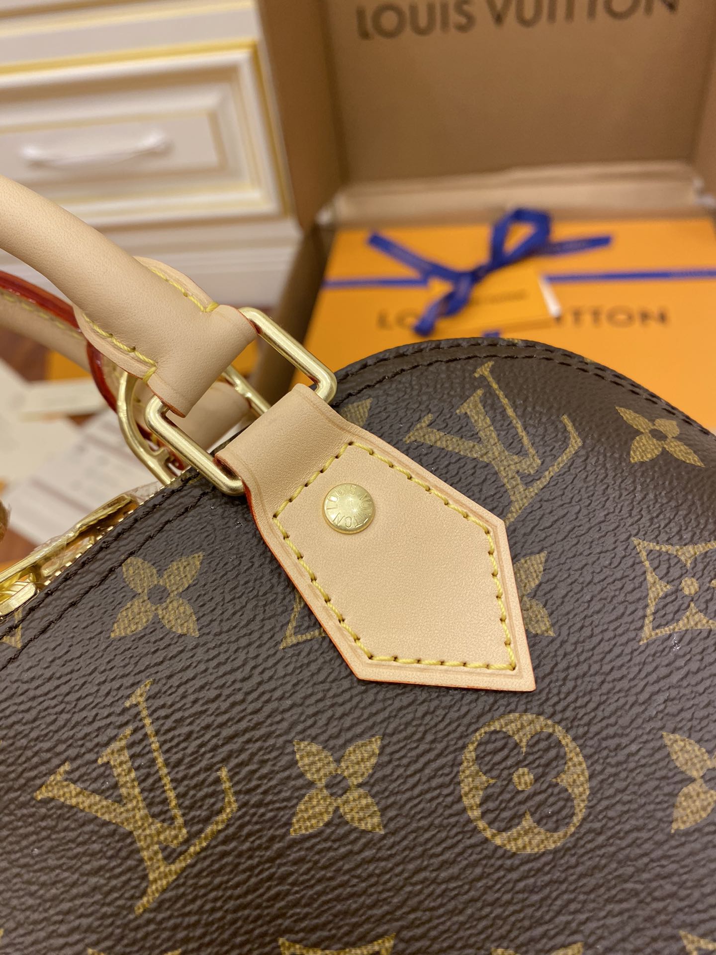 Louis Vuitton LV Alma BB 贝壳包 M53152