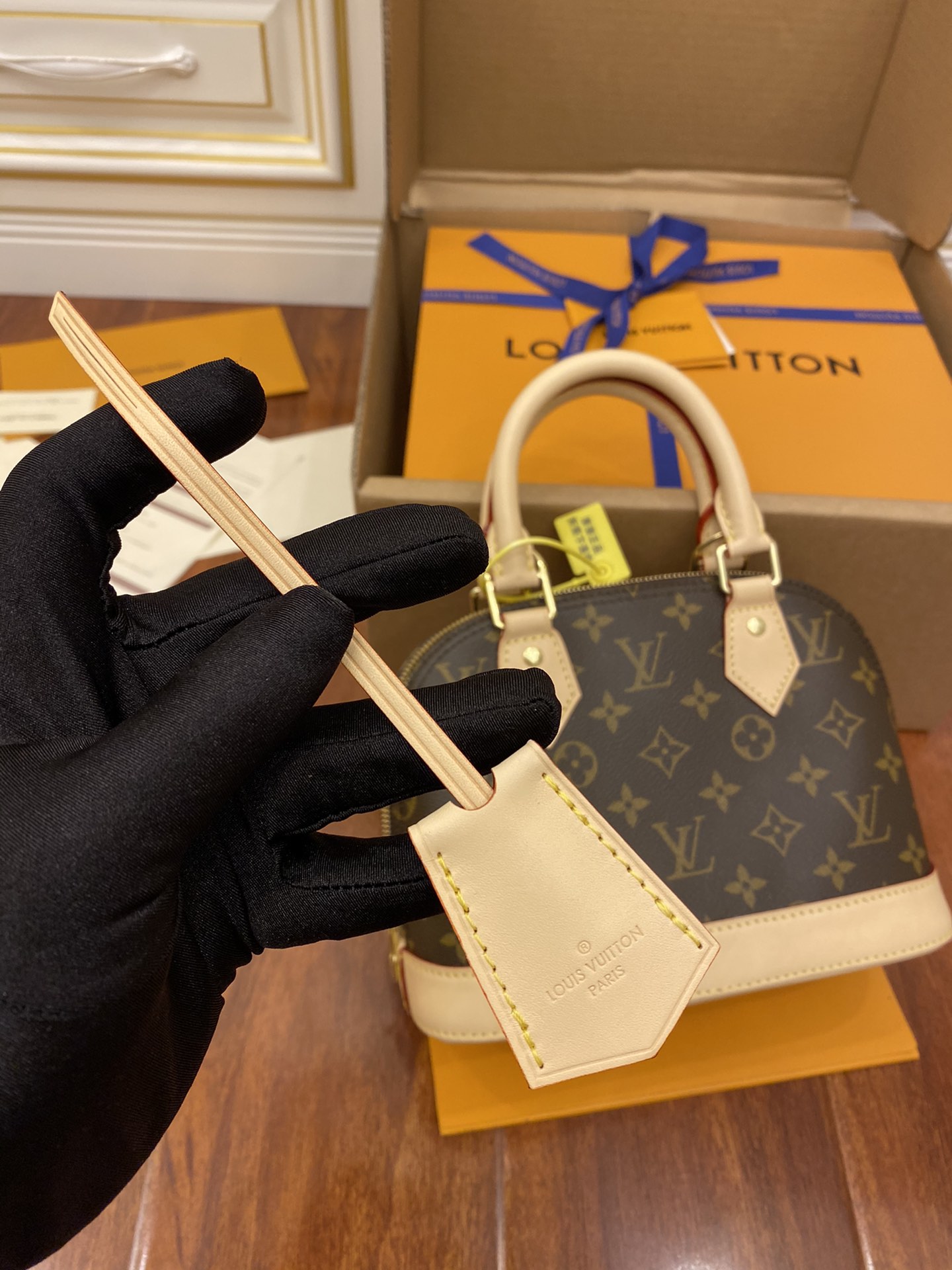 Louis Vuitton LV Alma BB 贝壳包 M53152