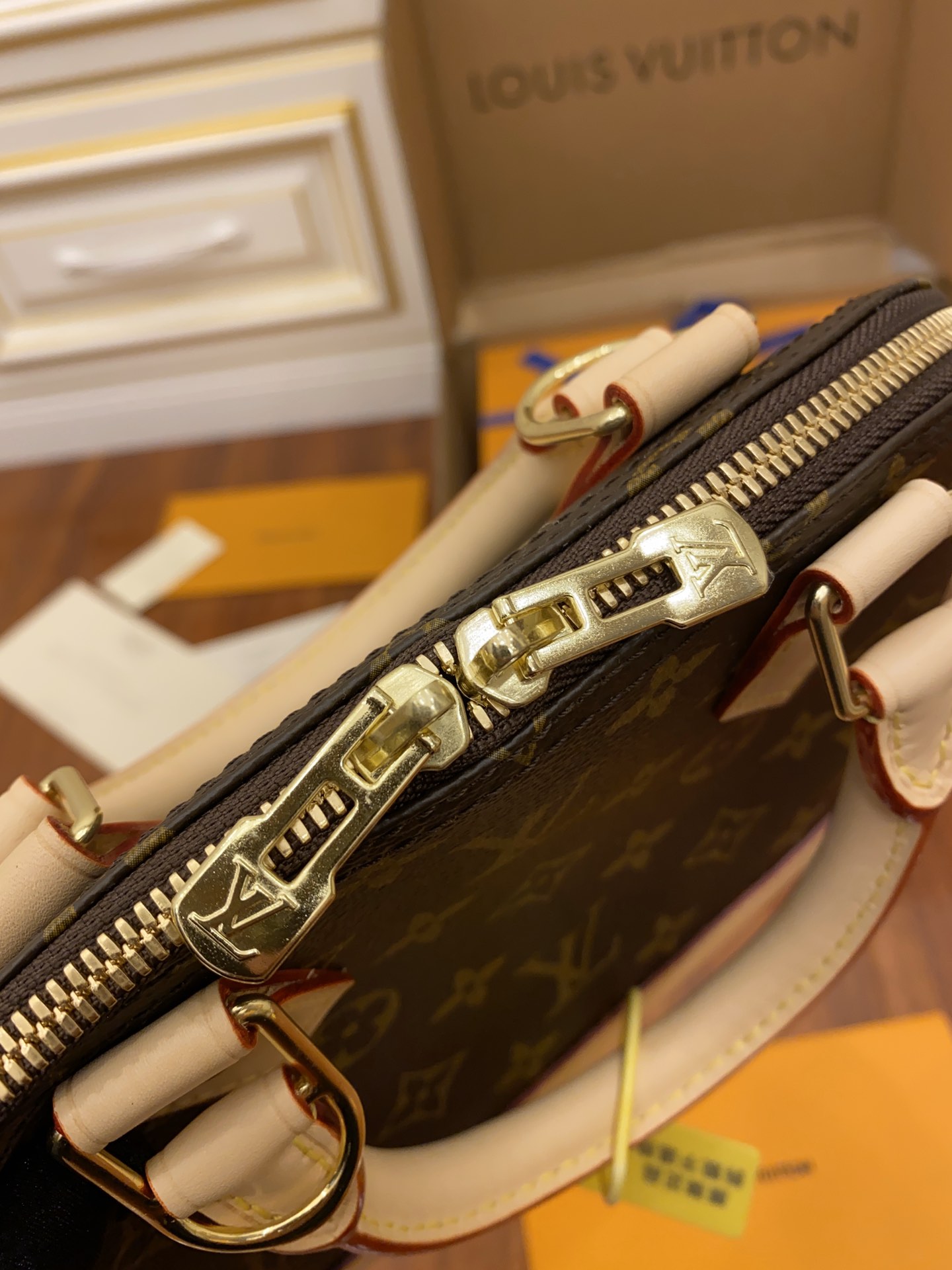 Louis Vuitton LV Alma BB 贝壳包 M53152
