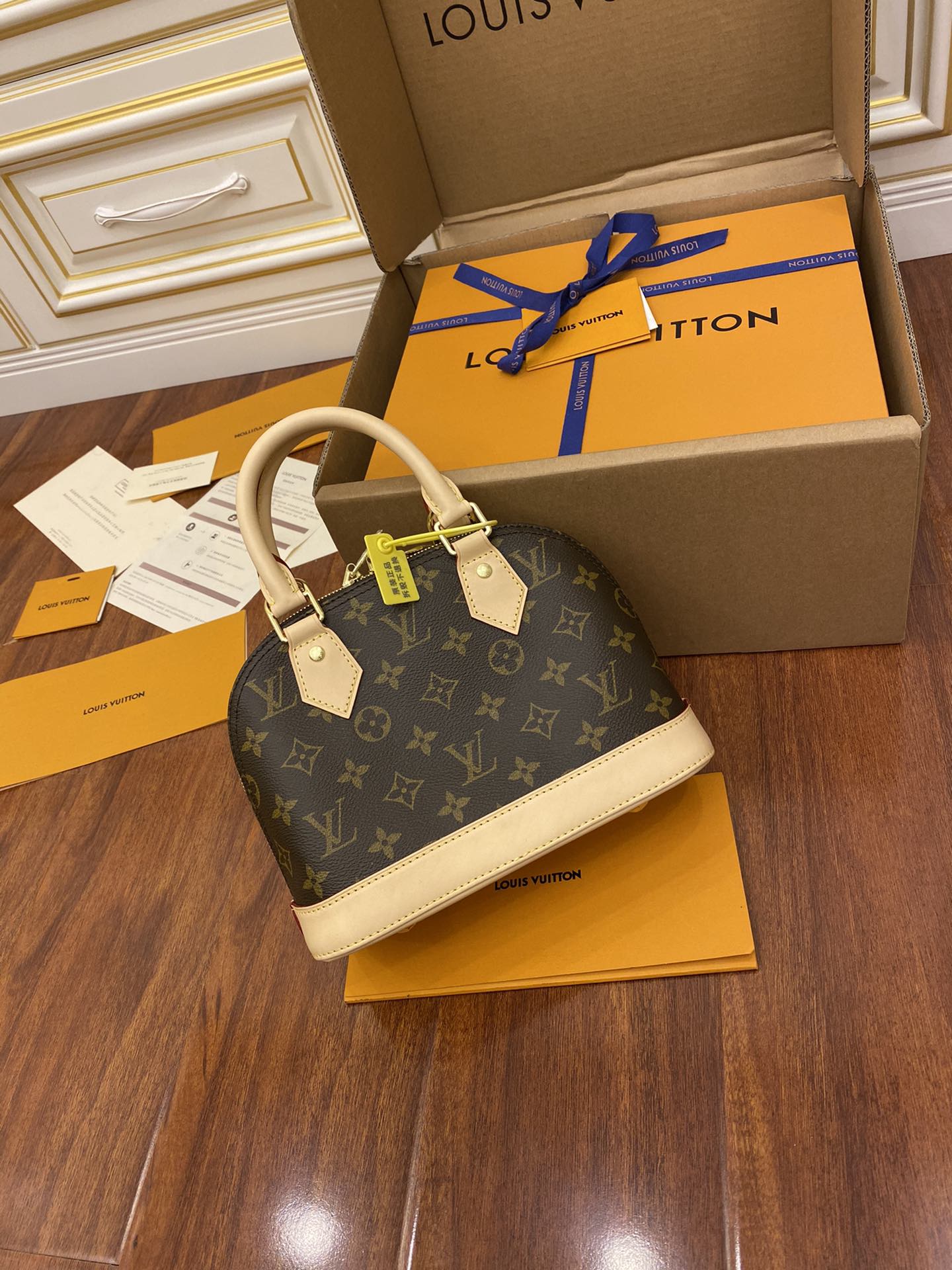 Louis Vuitton LV Alma BB 贝壳包 M53152