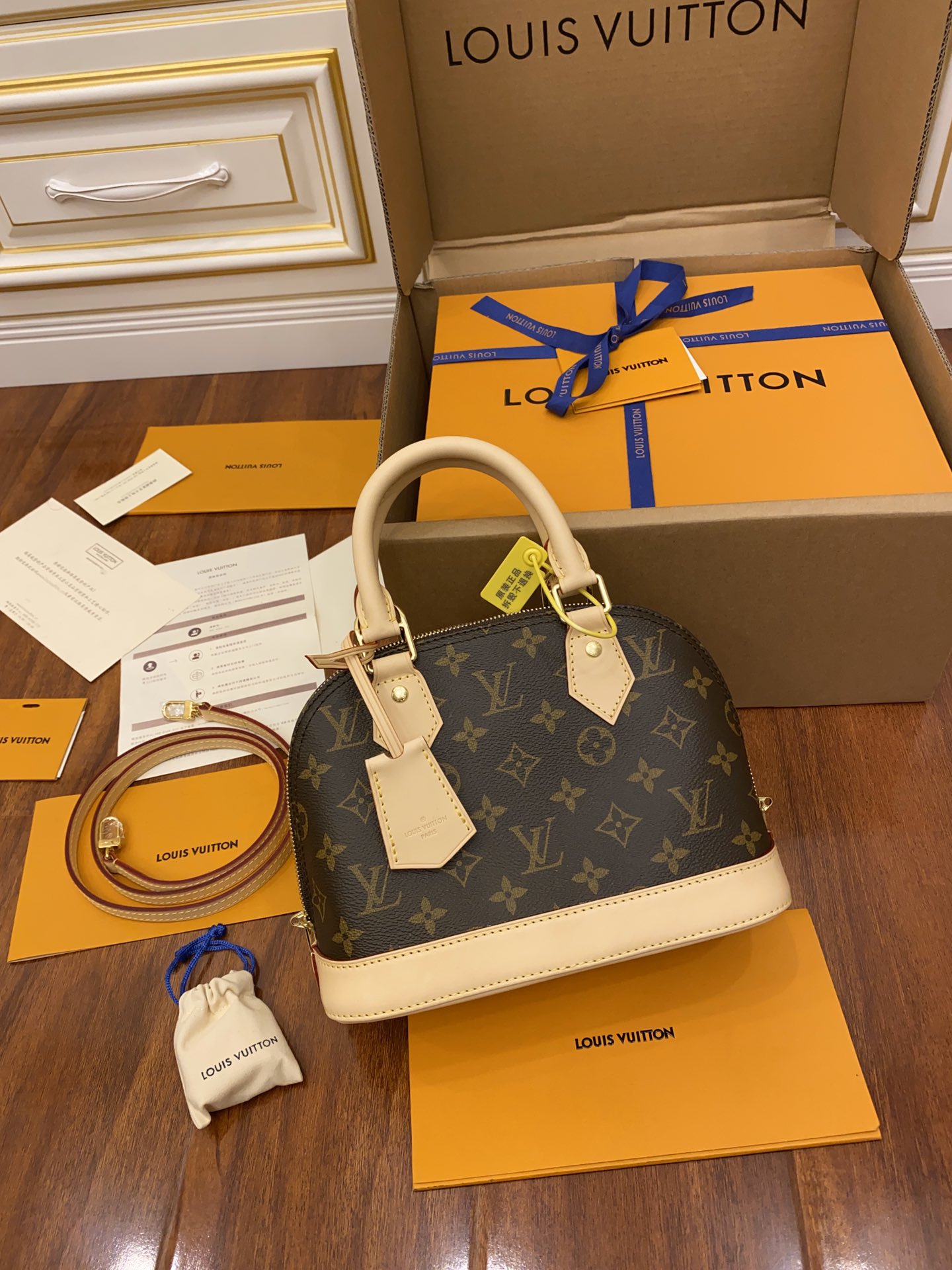Louis Vuitton LV Alma BB 贝壳包 M53152