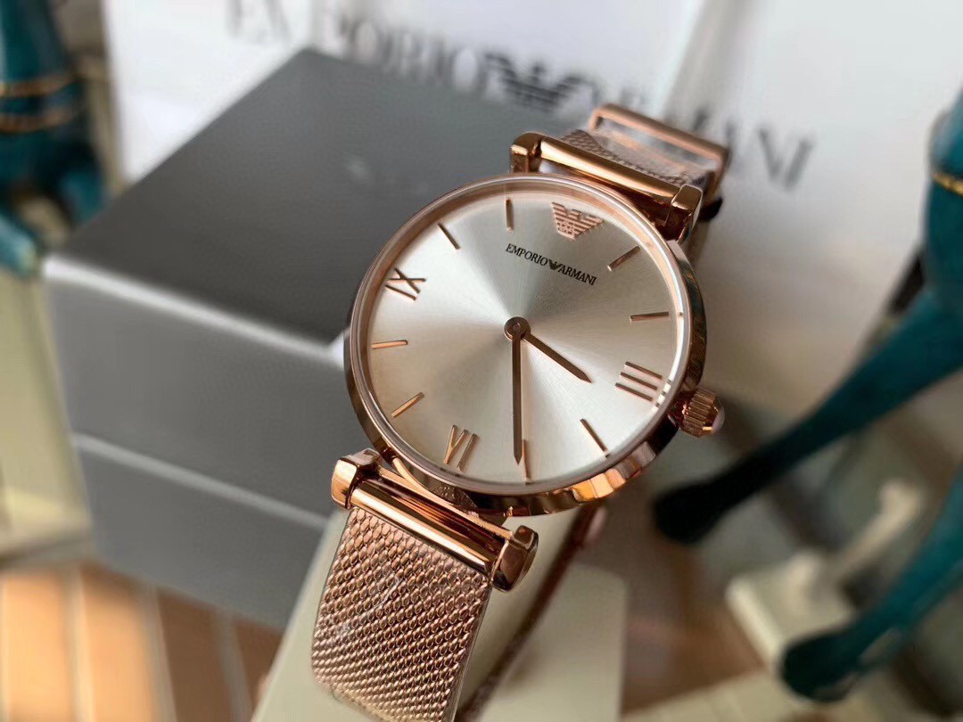 Armani 阿玛尼一系列女表腕表，尺寸32mm