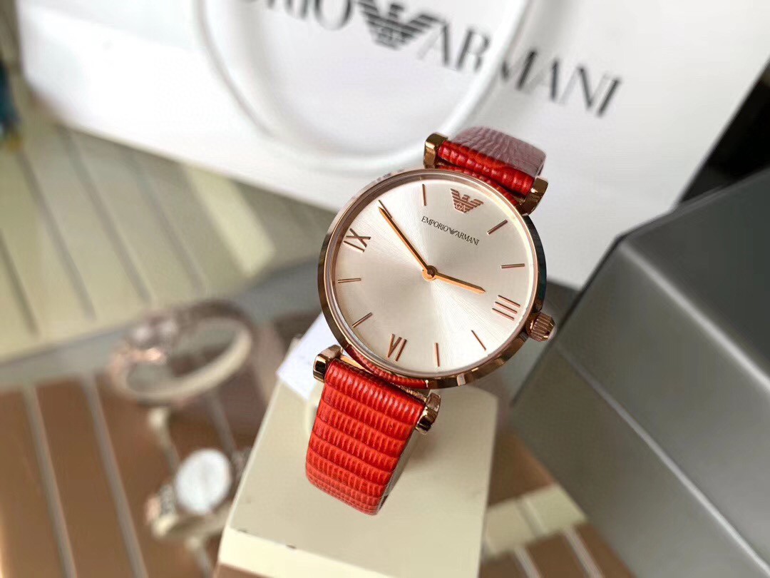 Armani 阿玛尼一系列女表腕表，尺寸32mm