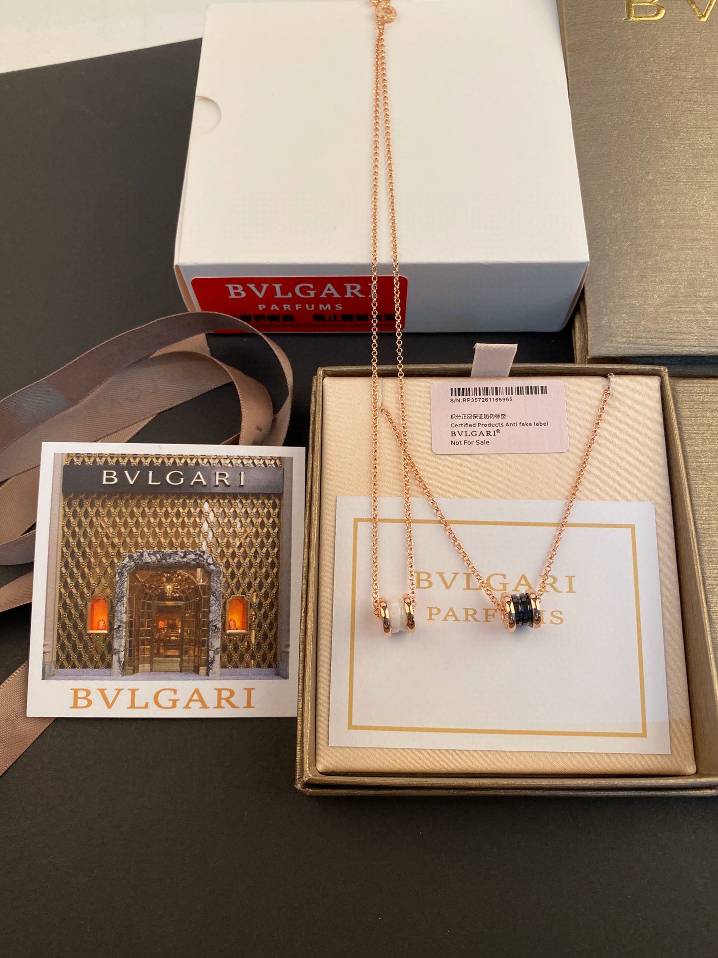 Bvlgari 宝格丽 款 小号陶瓷项链、黑白色