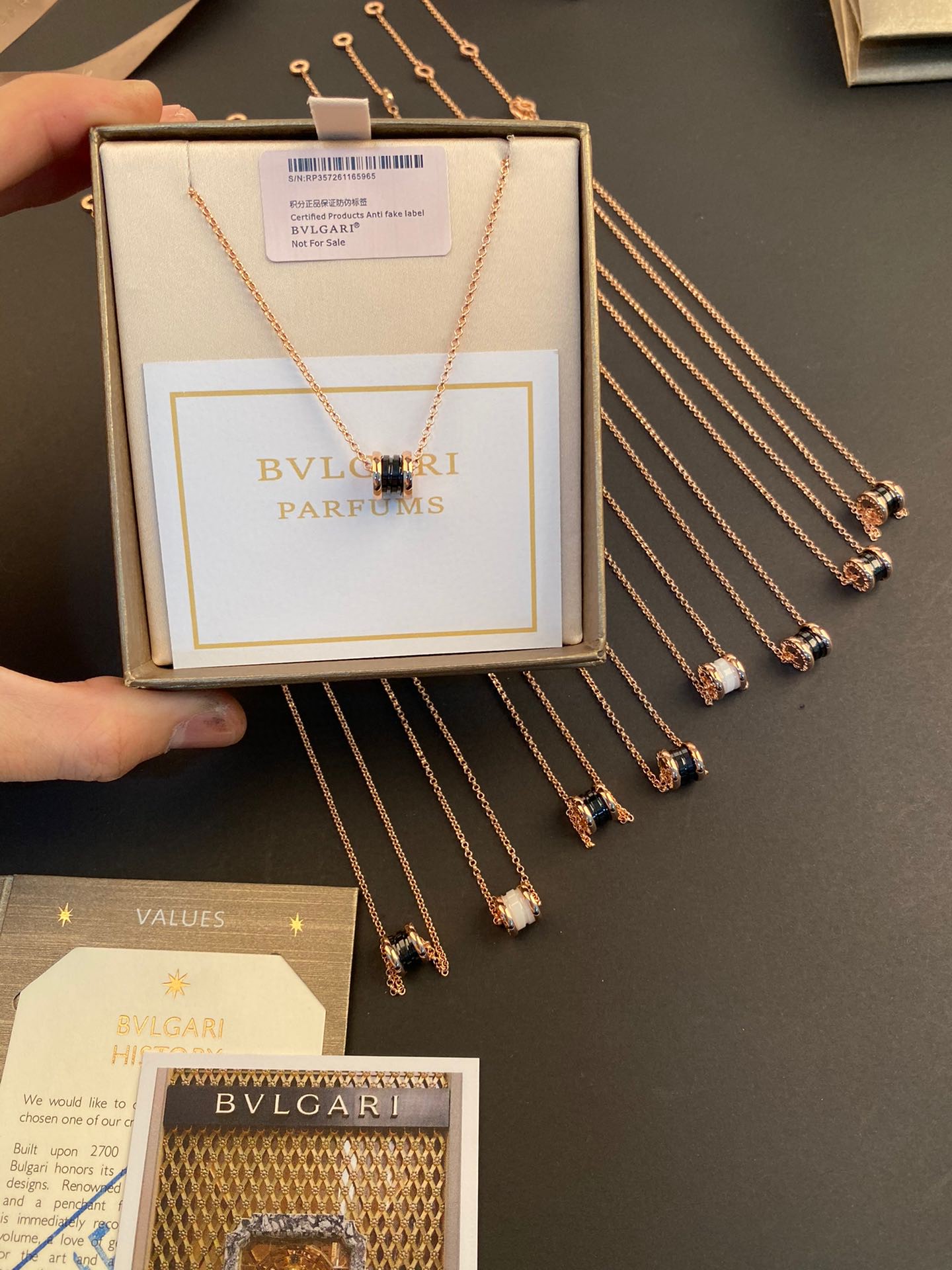 Bvlgari 宝格丽 款 小号陶瓷项链、黑白色
