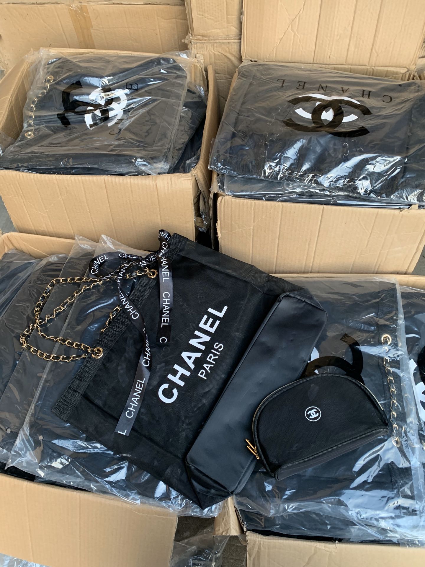 Chanel 专柜款经典手袋 3
