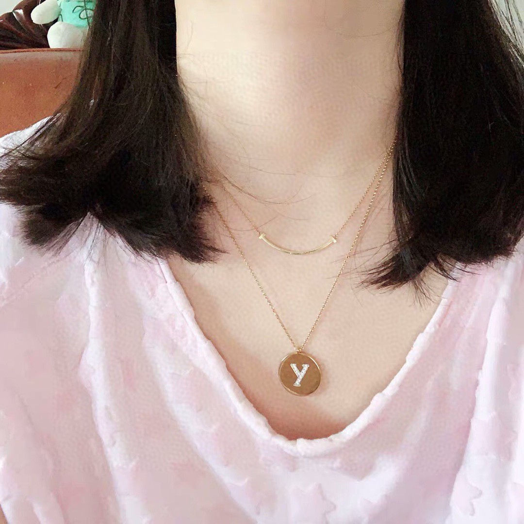 💰200正品打版(🤗微镶工艺)🙅🏻♂不是蜡镶
APM Monaco字母硬币项链女银首饰颈链叠戴圆牌金币吊坠彩金锁骨链