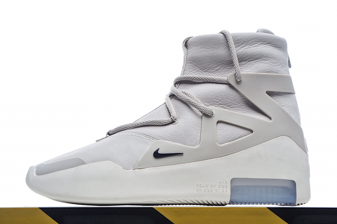 FOG x Air Fear of God 1 重磅联名 高帮 “Light Bone”灰骨 AR4237-002 最具逼格的联名之王 纯原版本 高价购入原鞋 全套原档案原纸板开发 鞋面采用原厂材质 搭配原装网面 百万原厂磨具开模 进口TPU框架设计 中底搭载 双层 Zoom Air 气垫科技 提高缓震 脚感舒适度完美匹配zp同步官方包装配件 附赠原装高端鞋袋每只鞋和配件拥有一个液态银独立包装绝对按公司标准打造 区分市场版本‼