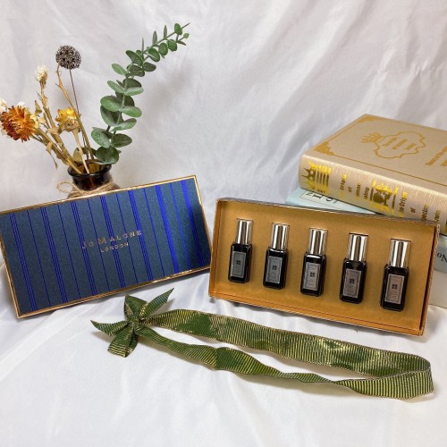 Jo Malone London Miniature Fragrance Set - 5 x 9ml Black Bottle Collection 1 Jo Malone London Miniature Fragrance Set - 5 x 9ml Black Bottle Collection