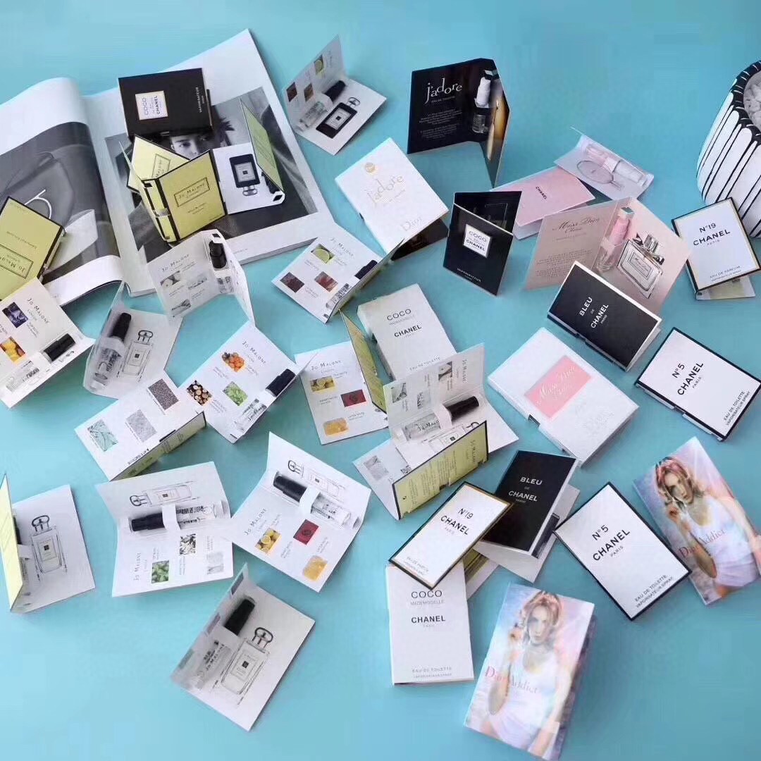 Luxury Perfume Sample Set: Authentic Designer Fragrances in Convenient Card Packaging